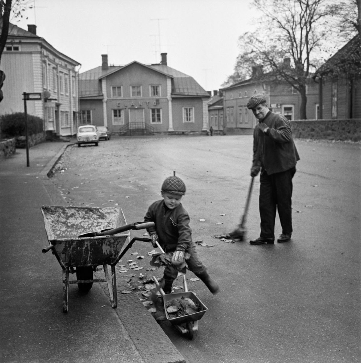 På Kyrkogatan i Borgå 22.10.1969. Bild: Borgåbladet / Journalistiska bildarkivet JOKA / Museiverket
