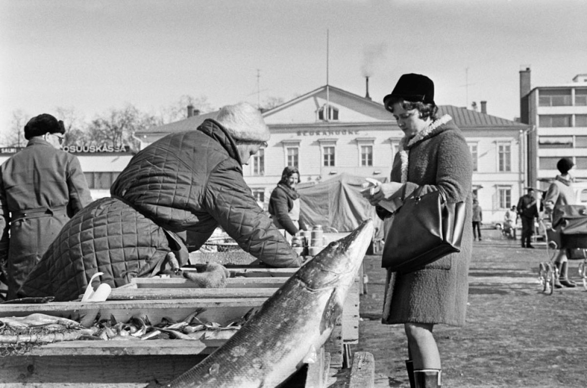 Borgå torg 20.3.1969. Bild: Leif Wikström / Borgåbladet / Journalistiska bildarkivet JOKA / Museiverket