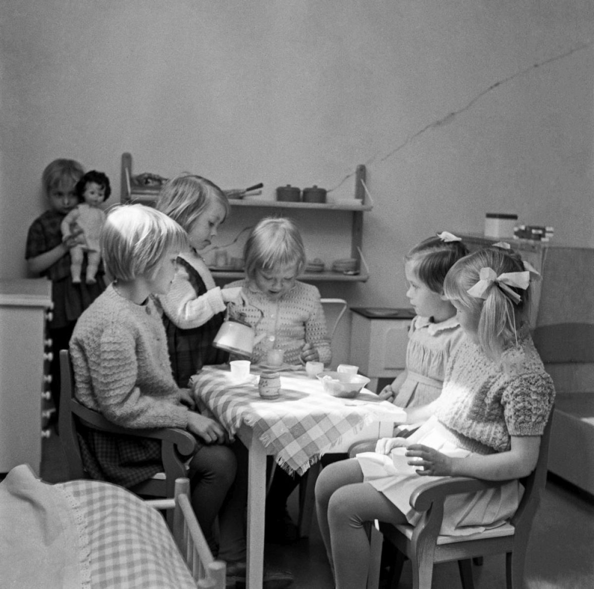 Nickby barnträdgård i Sibbo 21.5.1965. Bild: Birgit Lindroos / Borgåbladet / Journalistiska bildarkivet JOKA / Museiverket