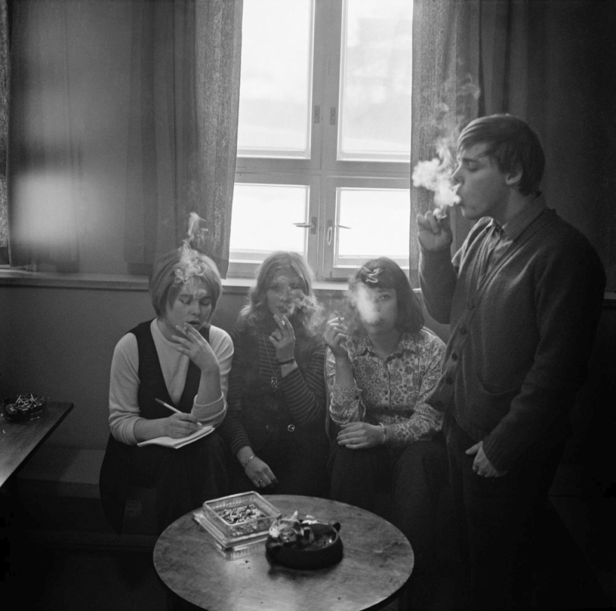 Svenska folkakademins rökrum i Borgå 21.1.1970. Bild: Leif Wikström / Borgåbladet / Journalistiska bildarkivet JOKA / Museiverket