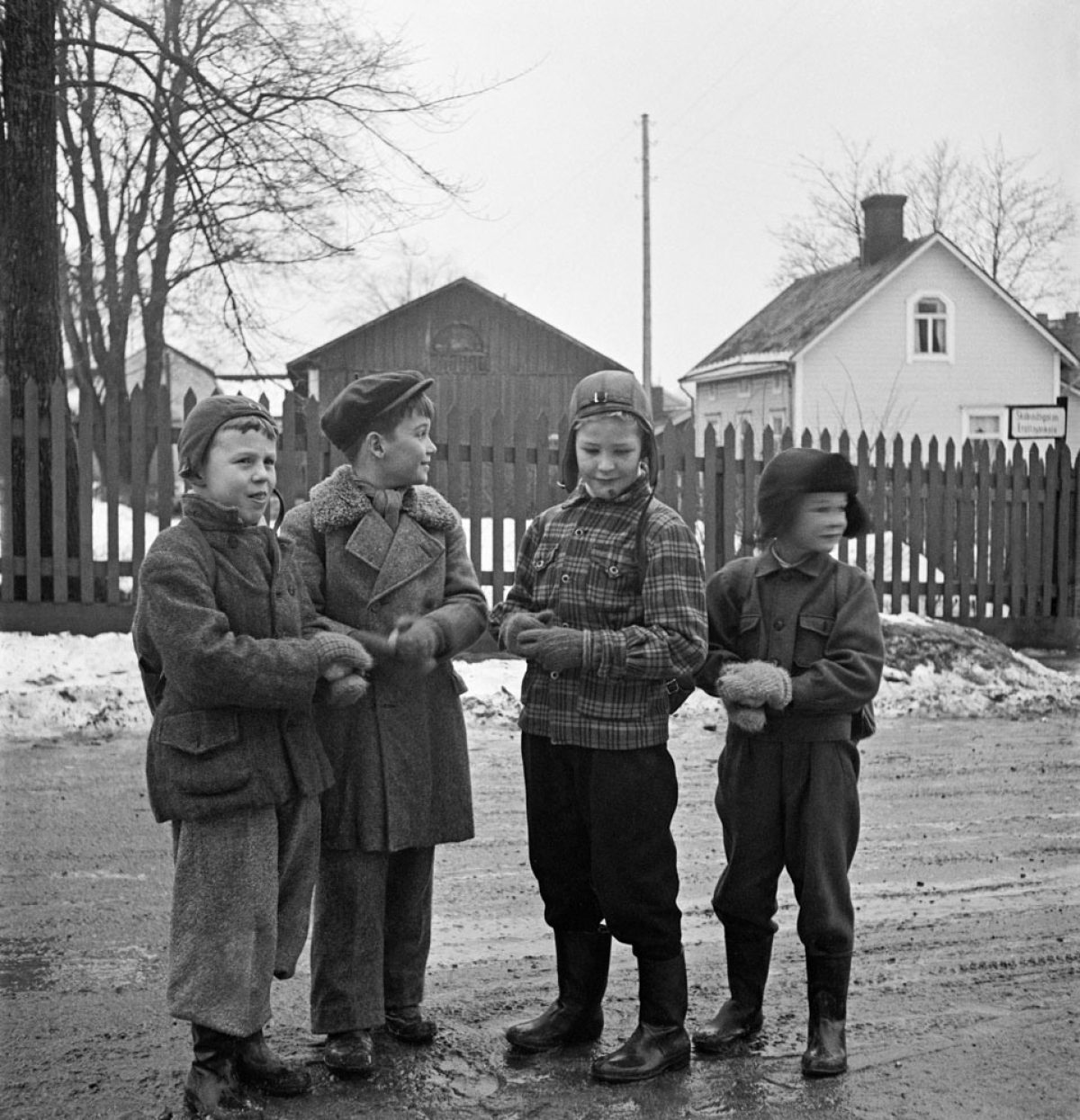 Ekenäs nya skola 16.1.1953. Andraklassister i folkskolan. Bild: Bror Brandt / Västra Nyland / Journalistiska bildarkivet JOKA / Museiverket